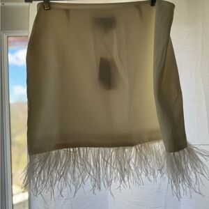 Chic Feather Hem Skirt in white